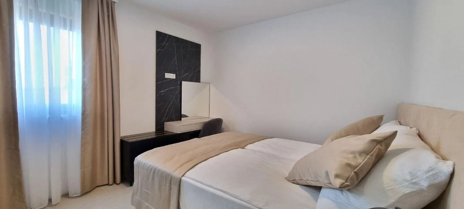 Apartments Mark 2 - 100 M From Sea Medulin 0*,  Croacia